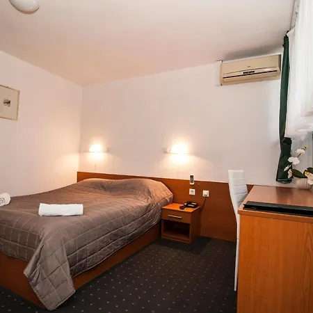 ファラオン ホテル 3*